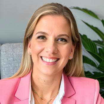 Heather Standal headshot