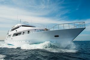 yacht-925066016-300x200.jpg