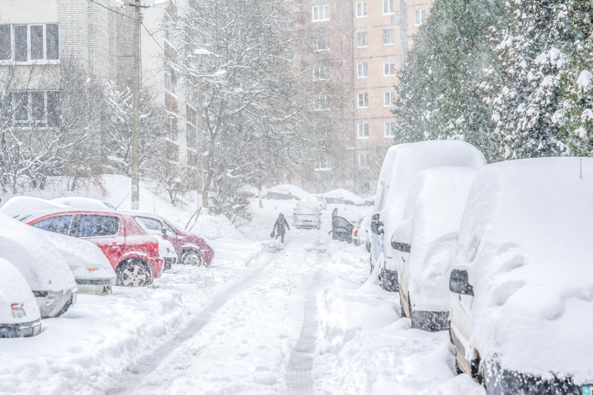 Snow Covered Street Snowstorm_iS868469106.jpg