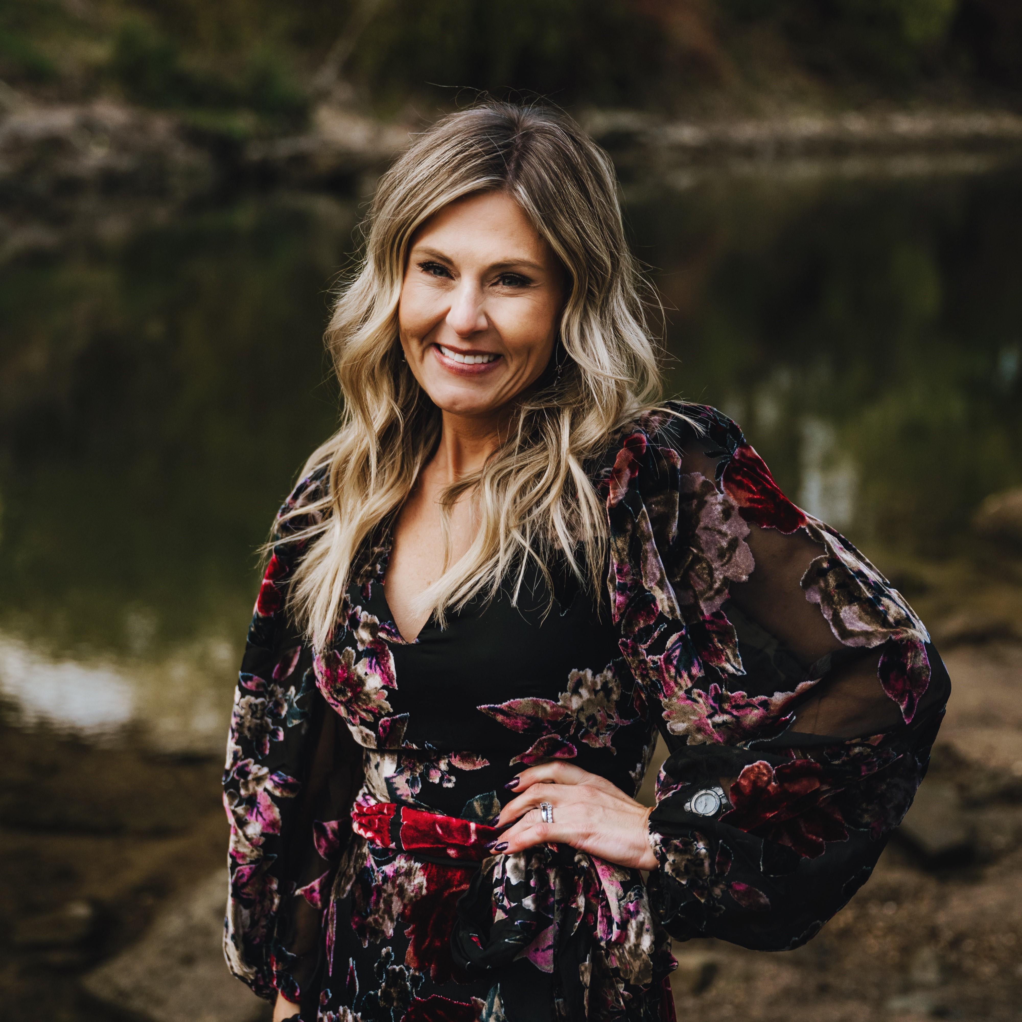 Betsy Jones head shot