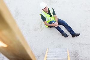 Construction worker fell of the ladder